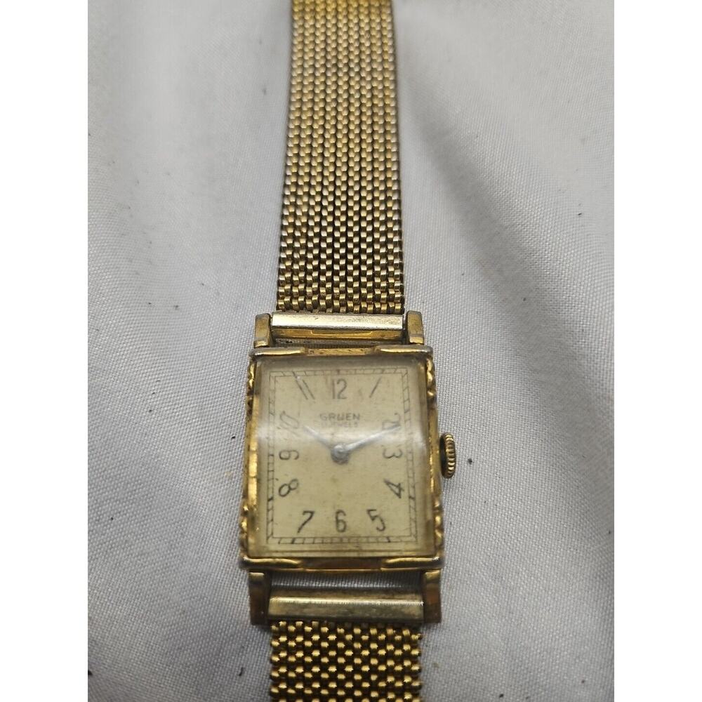 Vintages Gruen wrist watch Not Tested Band Is Broken